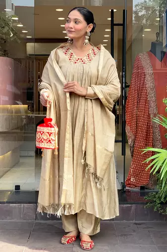 Women's stylish embroidered  chanderi kurta set with pant & dupatta