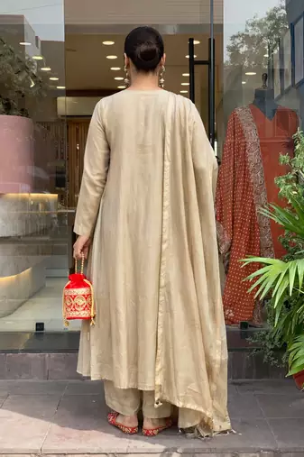 Women's stylish embroidered  chanderi kurta set with pant & dupatta