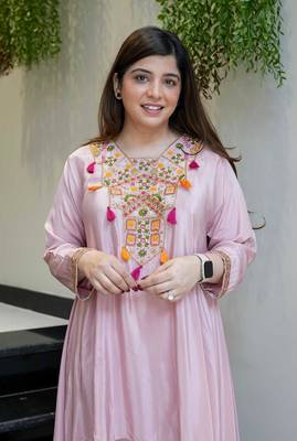  baby pink crepe kurta palazzo set with embroidered yoke 5