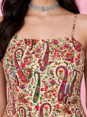 Vastramay womens cream paisley digital print crepe straight kurta 2