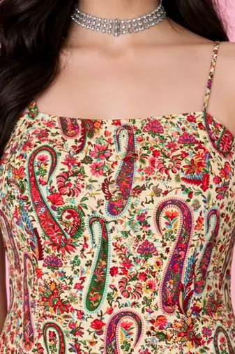 Vastramay womens cream paisley digital print crepe straight kurta