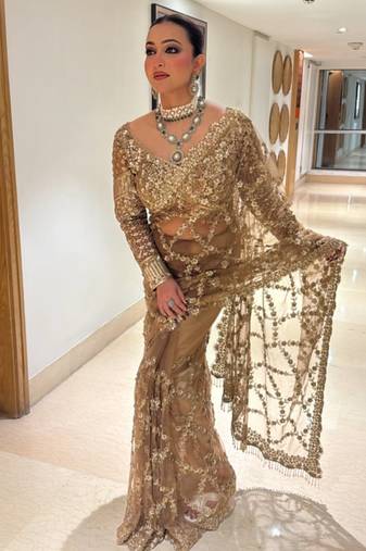 New Beautiful sequins and Zari Embroidery Work Soft Net Fabric Women's Saree With Blouse Set 