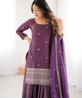 Premium roman shimmer chanderi silk kurta with flared lehenga & organza dupatta set 2