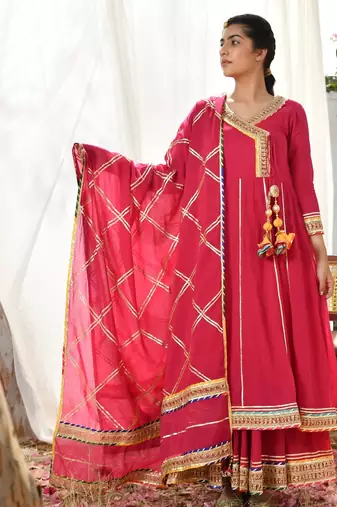 Magenta mulmul rani atrangi anarkali set