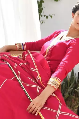 Magenta mulmul rani atrangi anarkali set