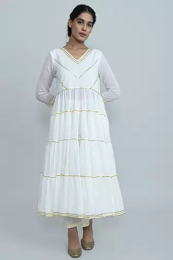 White mulmul shwet faiza