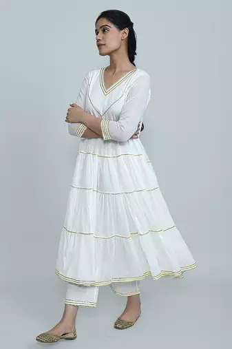 White mulmul shwet faiza