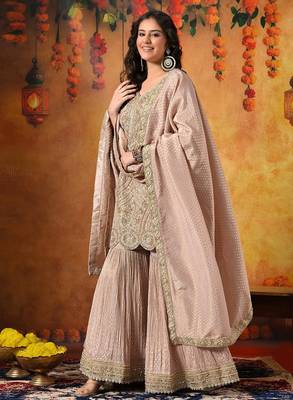 Peach banarasi embroidered gharara set 4