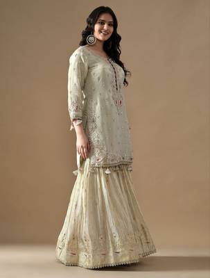 Golden tissue embroidered gharara set 4