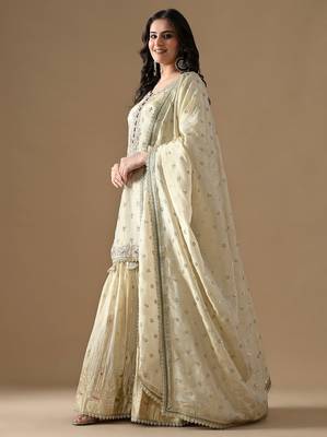 Golden tissue embroidered gharara set 5