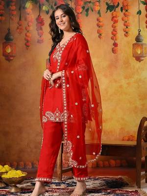 Red silk embroidered kurti set 4