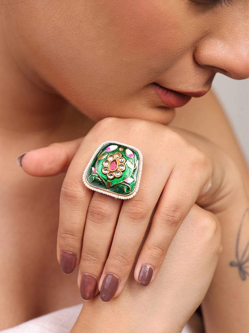 Emerald echo ring