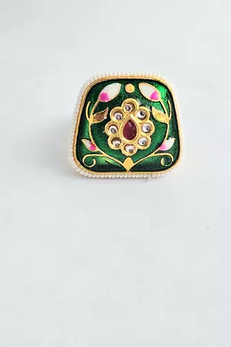 Emerald echo ring