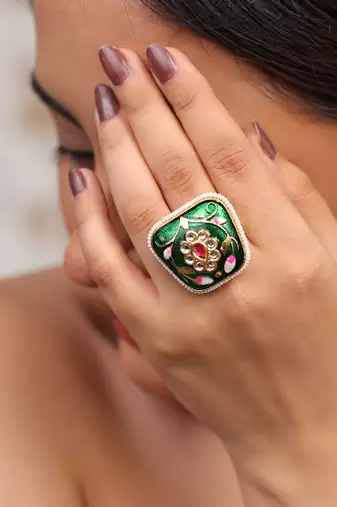 Emerald echo ring