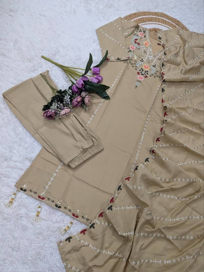 Elegant cream chanderi kurta pant set with floral embroidery & dupatta