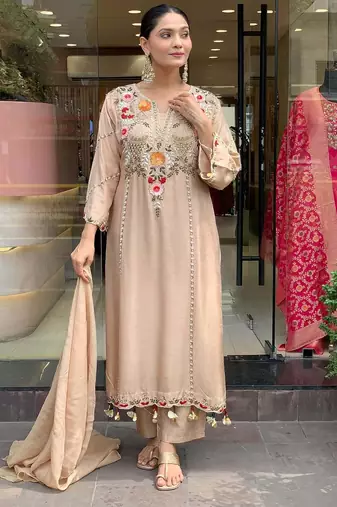 Elegant cream chanderi kurta pant set with floral embroidery & dupatta