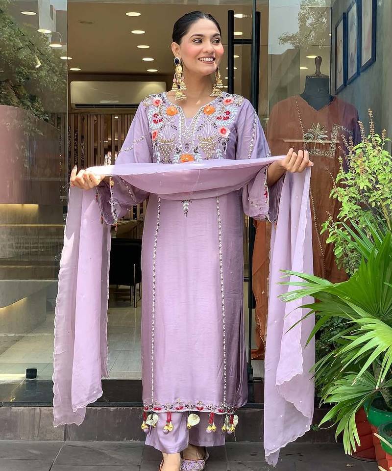 Elegant lavender chanderi  kurta pant set with floral embroidery & dupatta
