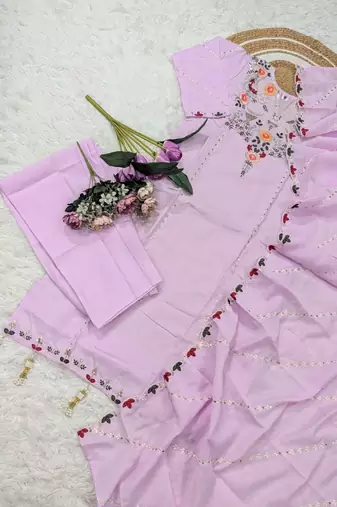  lavender chanderi kurta pant set with floral embroidery & dupatta