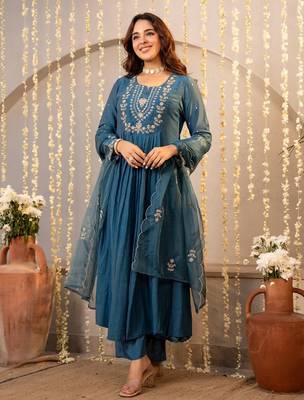 Women's stylish embroidered  chanderi silk kurta set with dupatta & pant 1