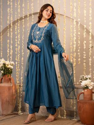 Women's stylish embroidered  chanderi silk kurta set with dupatta & pant 2