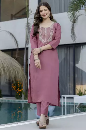 Women's pink chanderi straight kurta set with dupatta & pant