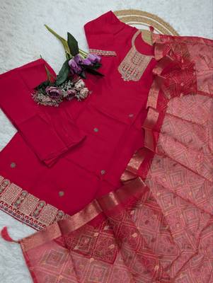  pink chanderi cotton embroidered straight kurta set with printed dupatta & pant 2
