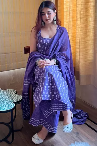 Women's purple rayon printed straight kurti set with dupatta & palazzo