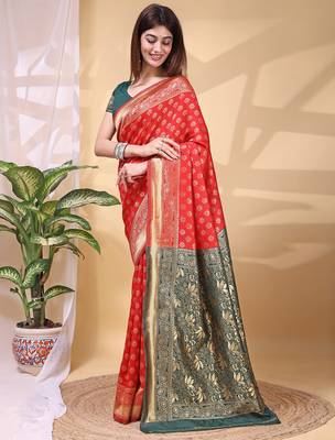 Red and green color weaving jacquard traditional saree with blouse piece 3