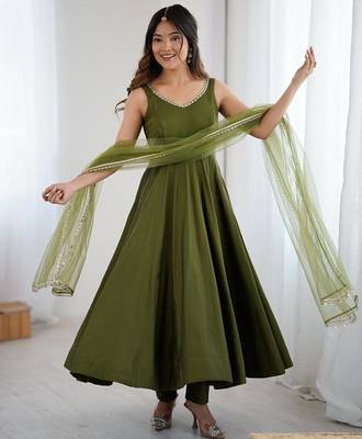 green festive anarkali suit 3