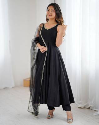 black sleeveless anarkali  4