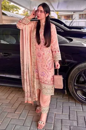 Soft peach floral print kurta set with scalloped organza dupatta