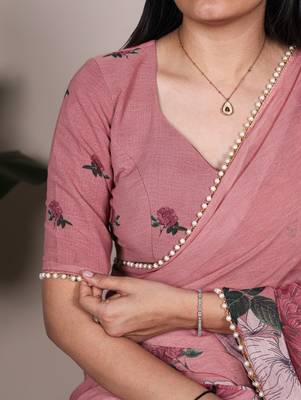Peach weightless marble and floral printed georgette saree with unstitched blouse 2