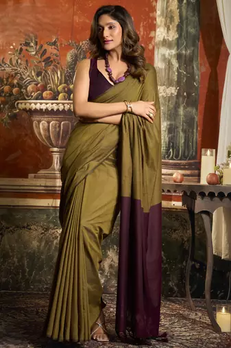 Elegant mal cotton saree with contrast pallu & fancy tassels