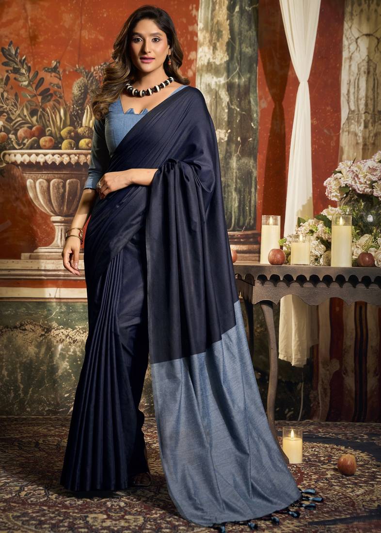 Elegant mal cotton saree with contrast pallu & fancy tassels