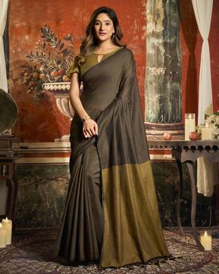Elegant mal cotton saree with contrast pallu & fancy tassels 1