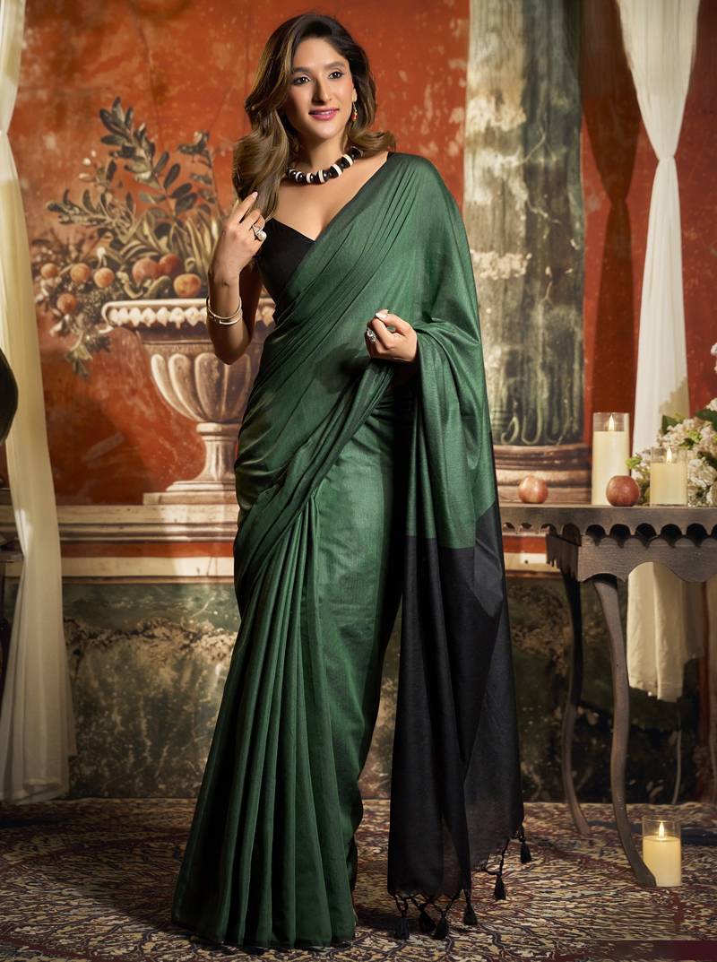 Elegant mal cotton saree with contrast pallu & fancy tassels