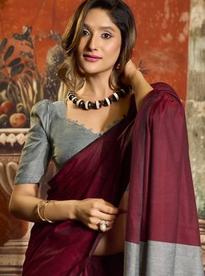 Elegant mal cotton saree with contrast pallu & fancy tassels 2