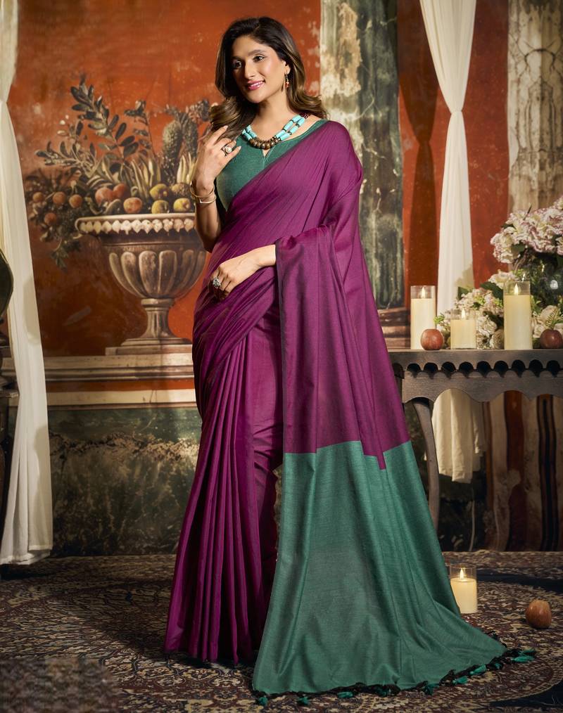 Elegant mal cotton saree with contrast pallu & fancy tassels