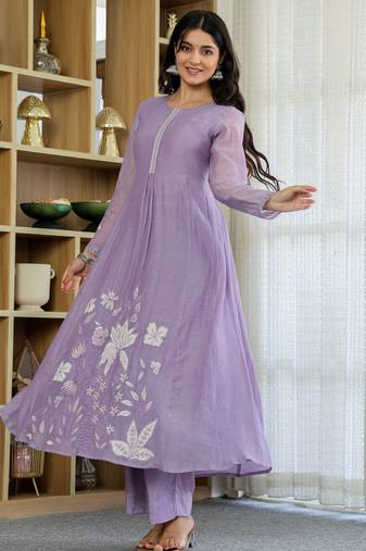 Lavender embroidered chanderi silk kurta set with dupatta & pant