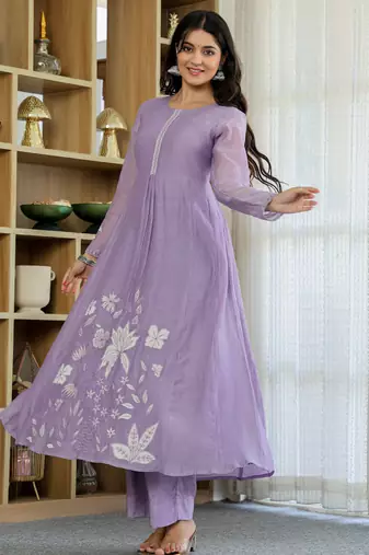 Lavender embroidered chanderi silk kurta set with dupatta & pant