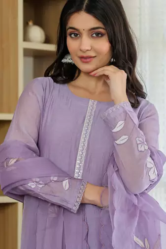 Lavender embroidered chanderi silk kurta set with dupatta & pant