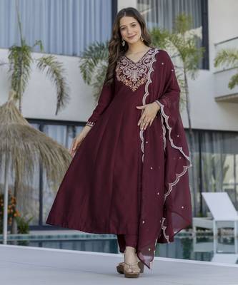  maroon embroidered chinon kurta set with dupatta & pant 2