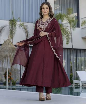  maroon embroidered chinon kurta set with dupatta & pant 4