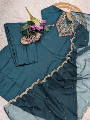  green embroidered chinon kurta set with dupatta & pant 2