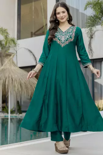 Graceful green embroidered chinon kurta set with dupatta & pant