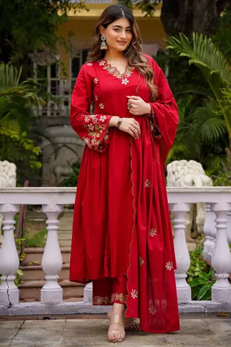 Stylish red embroidered chanderi silk kurta set with dupatta & pant  for women