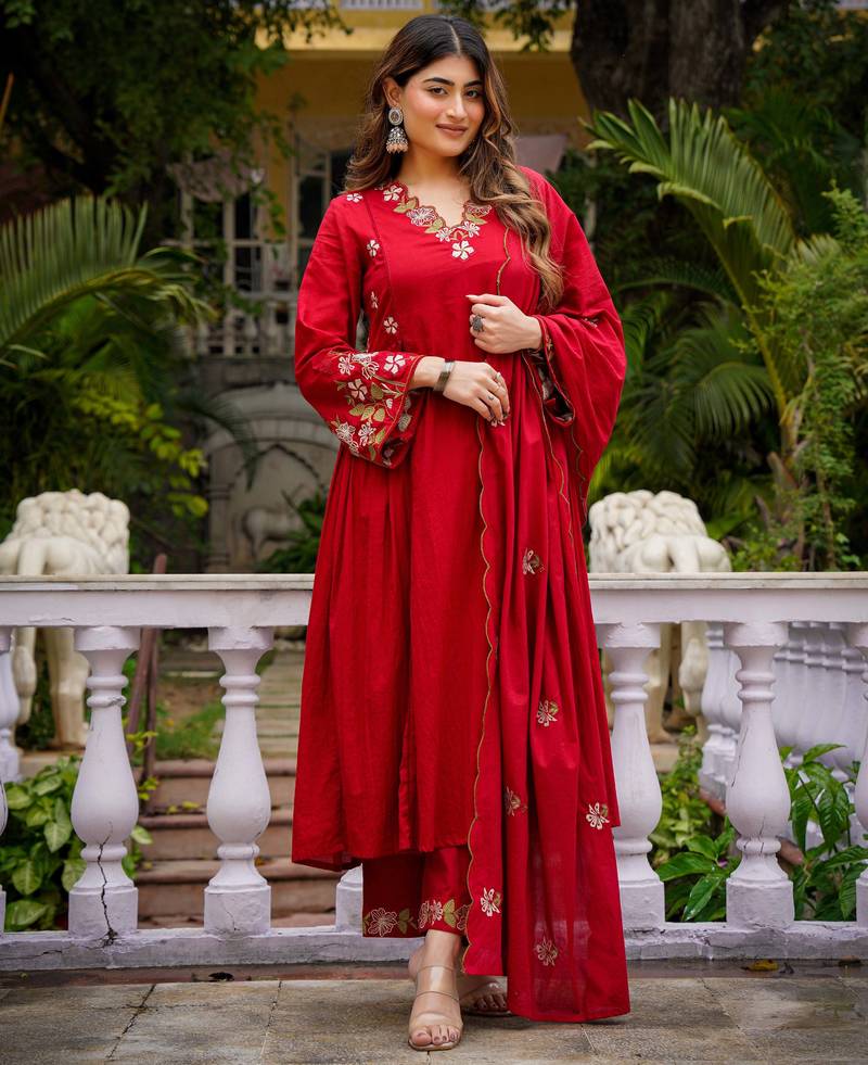 Stylish red embroidered chanderi silk kurta set with dupatta & pant  for women