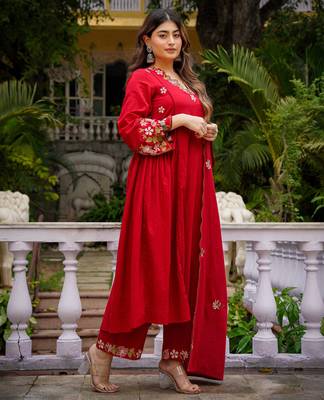  red embroidered chanderi silk blend kurta set with dupatta & pant for women 2