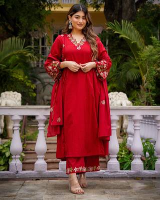  red embroidered chanderi silk blend kurta set with dupatta & pant for women 4