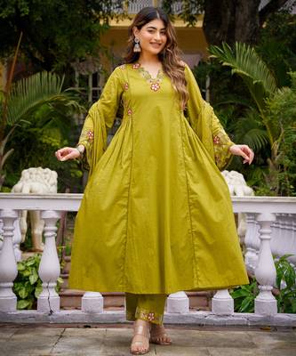  olive green embroidered chanderi silk blend kurta set with dupatta & pant for women 4